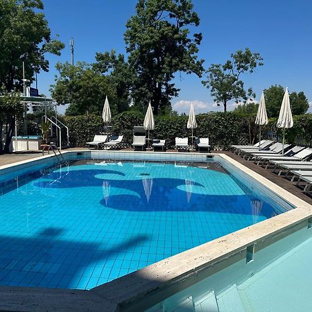 Hotel President Лідо-ді-Єзоло Екстер'єр фото